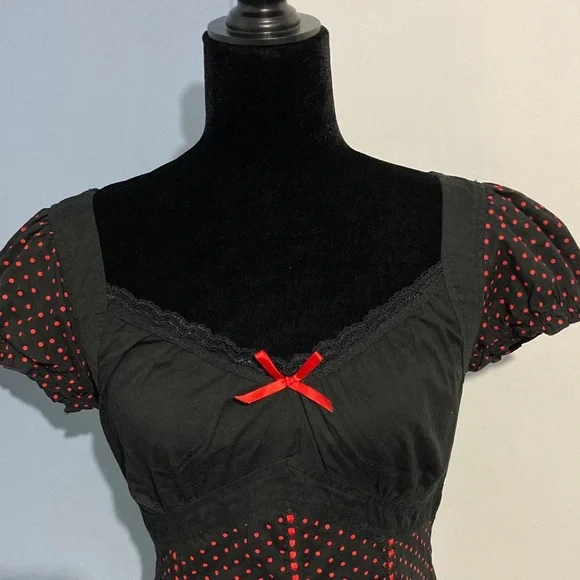 Elegant Black and Red Women's Blouse - Picture 2 of 10